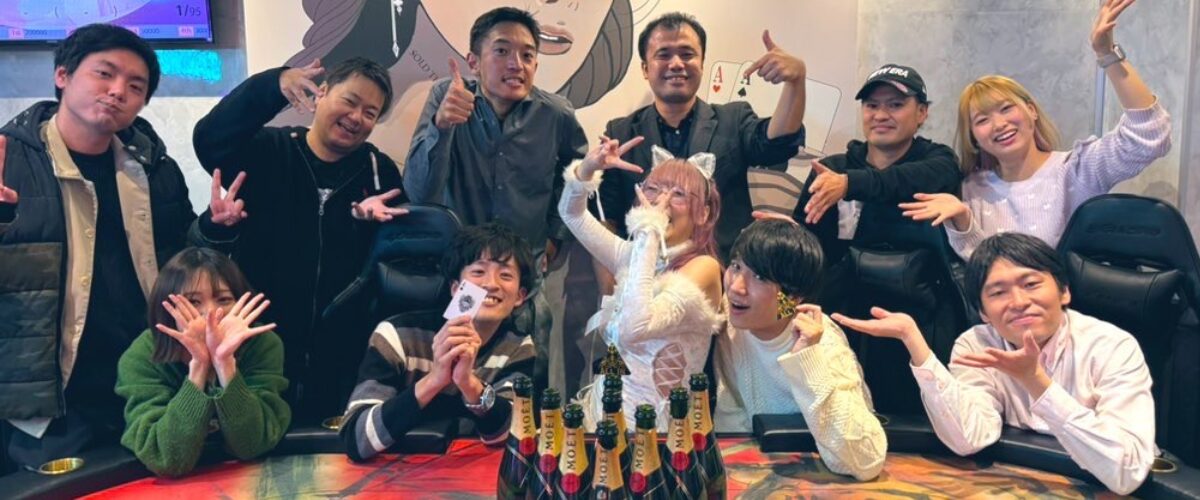アットホームな店、OJARUMARU船橋店で楽しんでいるお客さんと可愛いスタッフ
